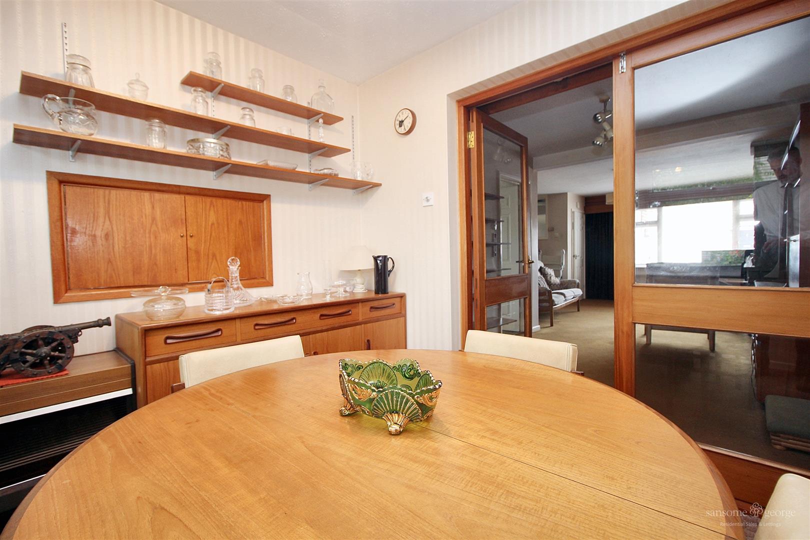 Fitzroy Crescent, Woodley, Reading